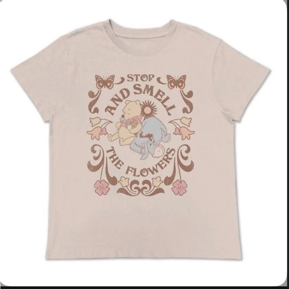 Women's Medium Winnie the Pooh Flowers Short Sleeve Graphic T-Shirt